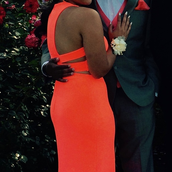 La Femme Coral Prom Dress Size 4 Petite - Picture 8 of 11